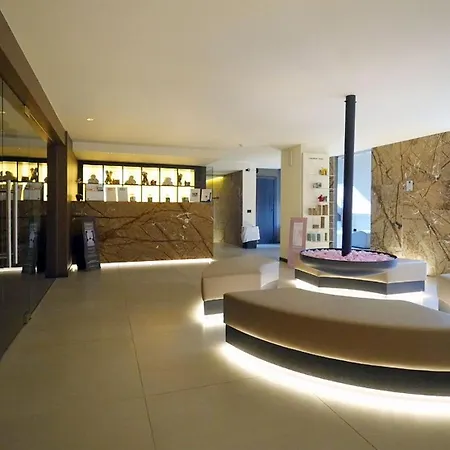 Hotel Alexander Charme
