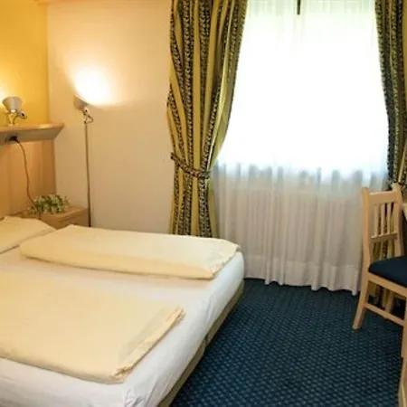 Hotel Alexander Charme